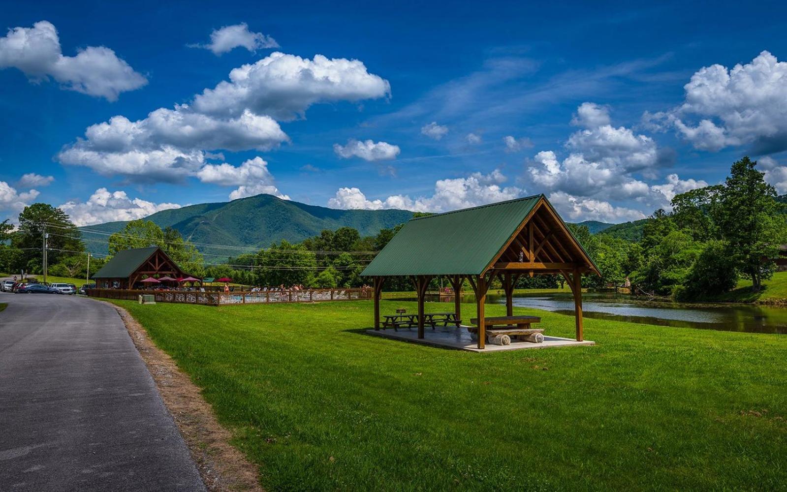 Red Wolf Lodge Sevierville Exterior photo